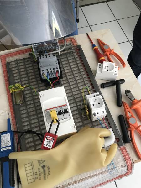 Habilitation électrique dans le Var 83 RK2C FORMATION